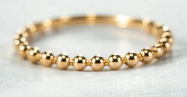Gouden aanschuifring met bolletjes